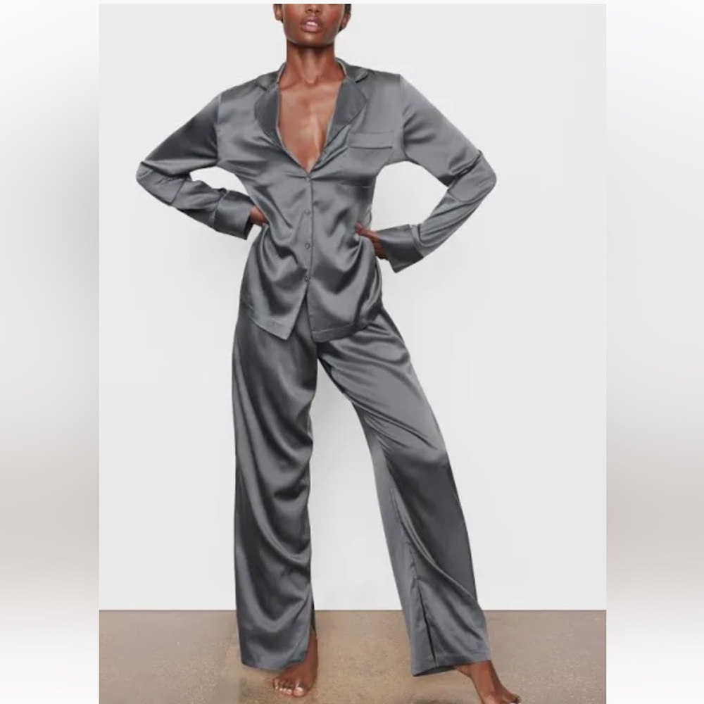 NWT SKIMS SILK SLEEP LOUNGE PANTS IN GUNMETAL 4X